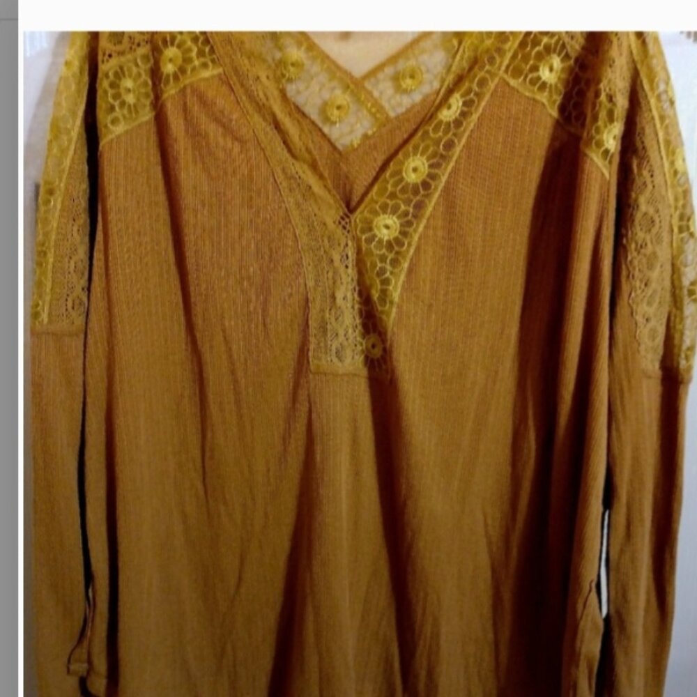Free People tan tunic with lace. Size Medium. NWT